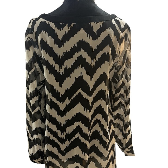 AB Studio NWT Geometric Print Back Blouse, Size M Long Sleeve Tab - Picture 7 of 7